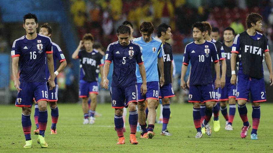 Japans landstræner Alberto Zaccheroni er ikke tilfreds med sit holds manglende fokus oven på nederlaget til Elfenbenskysten. (Foto: AP/Shuji Kajiyama)