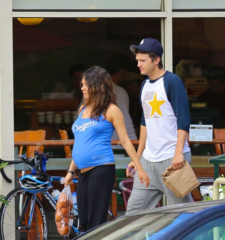 Mila Kunis og Ashton Kutcher, mens Mila Kunis stadig var gravid. (Foto: All Over)