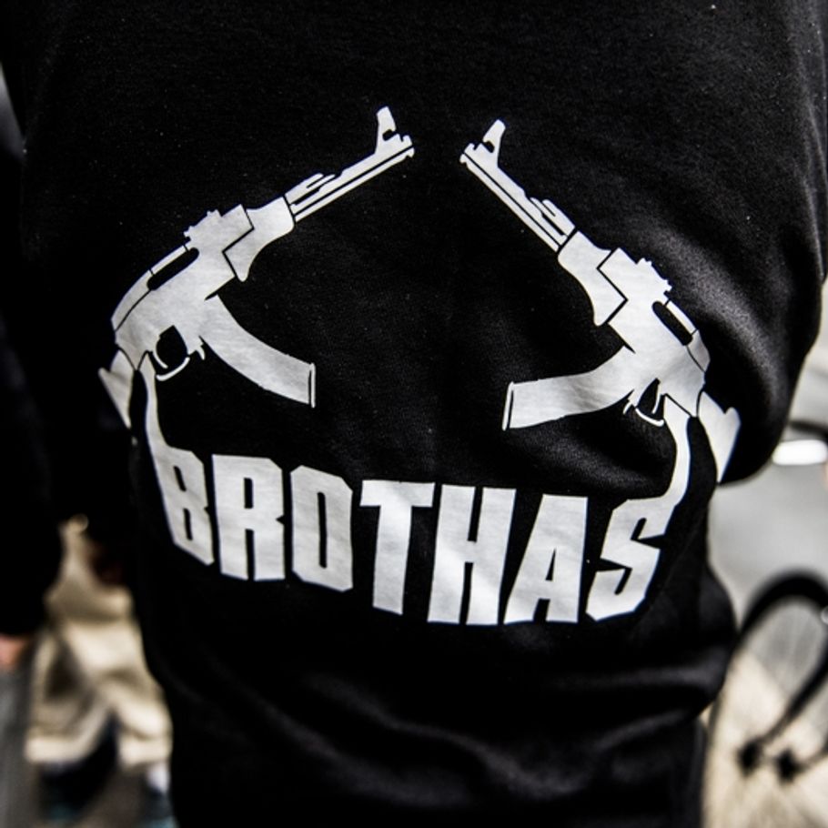 Brothas atter i konflikt: Ti år med brutal bande – Bladet