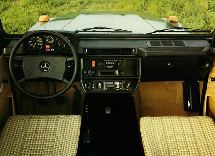 Interiøret fra en G-klasse i 1979 ser spartansk ud i dag, men i samtiden var det faktisk luksuriøst. (Foto: Mercedes) 