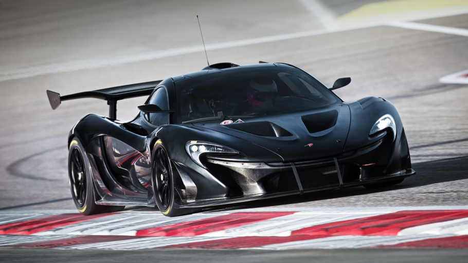 McLarens seneste P1-variant får tilnavnet GTR, og den er ond nok til Batman. 1.000 hk og et kørerkursus følger med til prisen på 17,9 mio. kr. (Foto: McLaren)