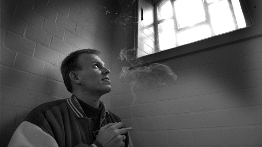 Peter Kronholm er her fotograferet i sin celle i 1998. Han har snart siddet fængslet i tre årtier, men vil nu ud. Foto: Jesper Stormly Hansen/Ritzau Scanpix