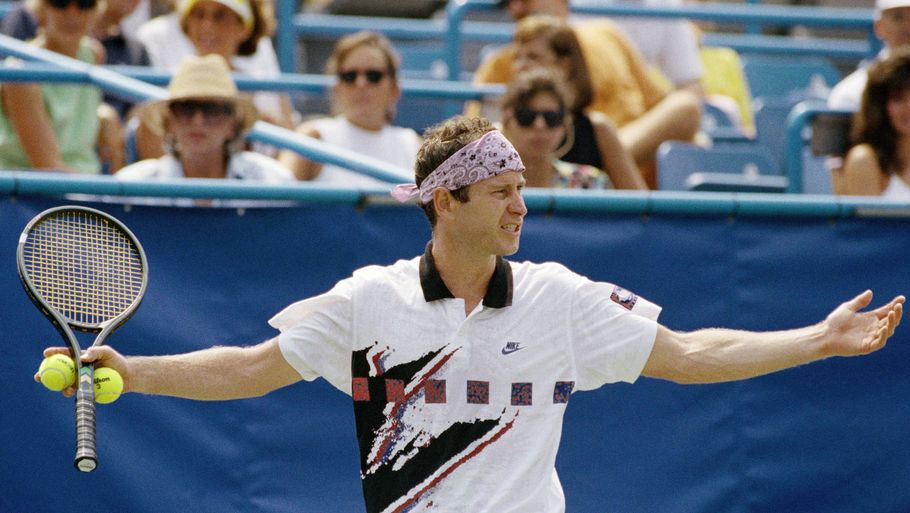 John McEnroe ses her ved US Open i 1991. Heller ikke her var han helt tilfreds. (Foto: AP)