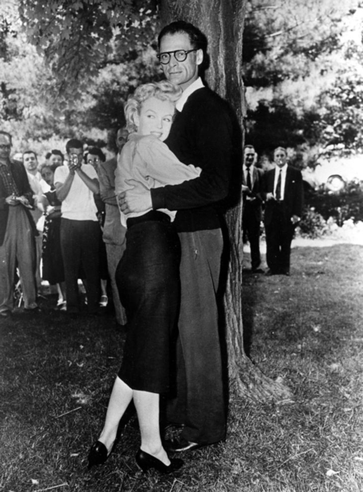 Marilyn Monroe og Arthur Miller blev gift i 1956. Ægteskabet holdt kun i fem år. Han var hendes tredje ægtemand. Foto: AP
