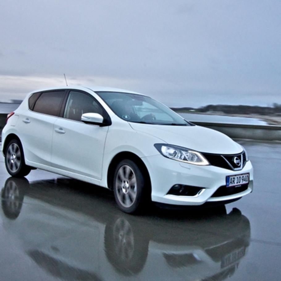 Nissan Pulsar Lige ved og næsten billede