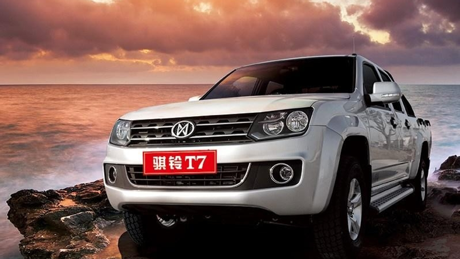 Nej - det er ikke en VW Amarok, selvom den ligner MEGET. Det er faktisk det kinesiske firma Jiangling's nye pickup T7. (Foto: PR)
