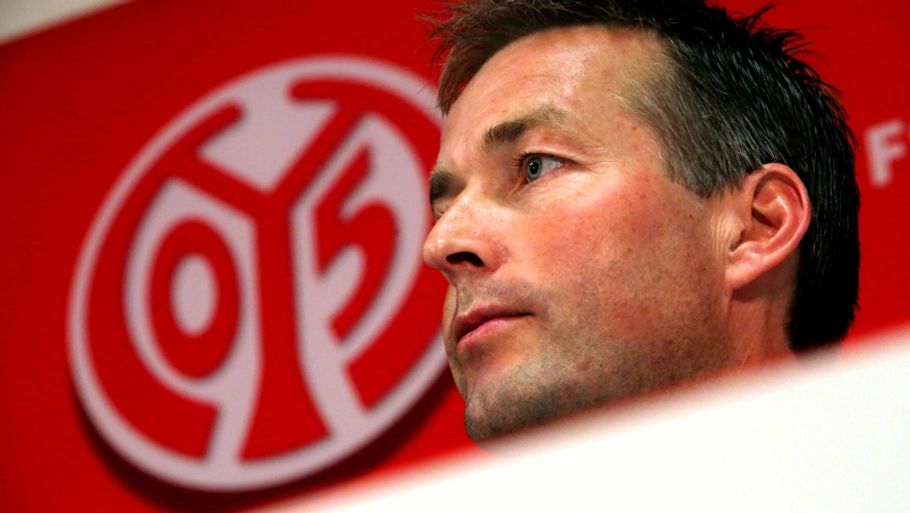Den fyrede træner nåede ikke at sige farvel til sine spillere i Mainz. (Foto: AP)