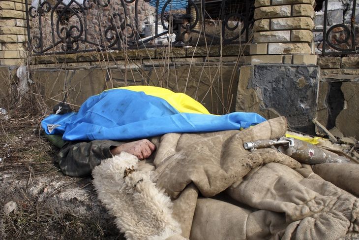 De ukrainske styrker er i hårde kampe i de østlige dele af landet, hvor avanceret russisk krigsudstyr anvendes af de prorussiske seperatister. Tabstalene stiger dag for dag (Foto: AP)