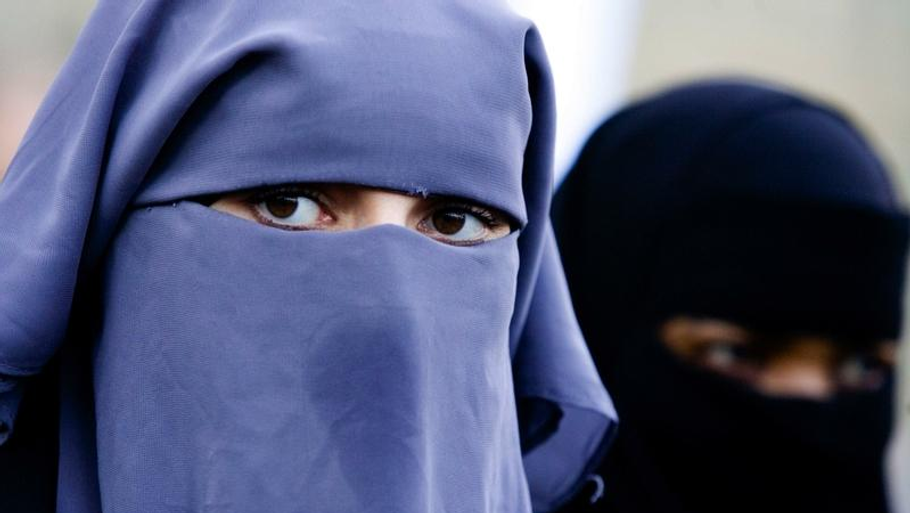 Står det til De Radikale skal muslimske kvinder forbydes offentligt at bære niqab eller burka, der dækker ansigtet. Foto: AP