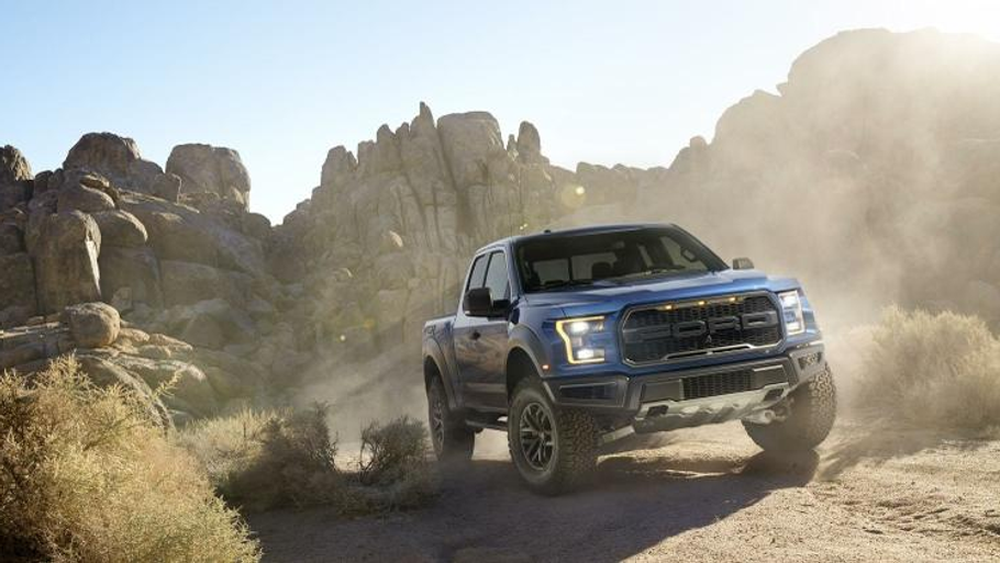 Den kommende Ford Raptor er en ordentlig bulderbasse, som får en 10-trins gearkasse. Måske laver Ford også en 11-trins gearkasse. (Foto: Ford)