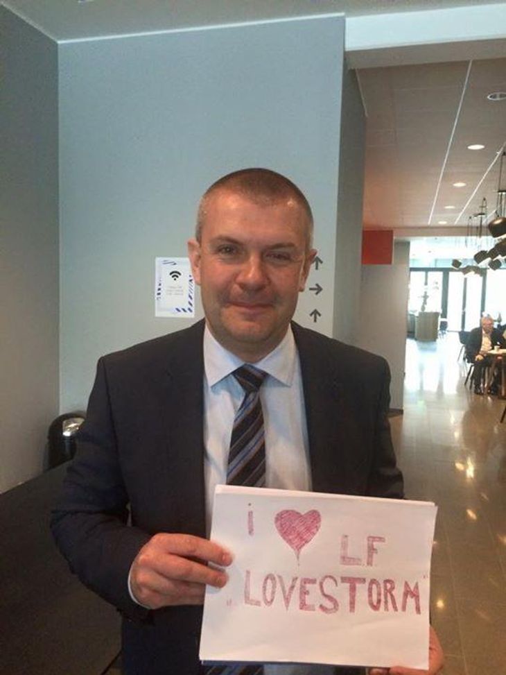 Finansminister Bjarne Corydon støtter også op om Lovestorm gruppen. (Foto: Facebook)