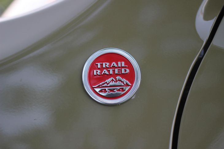 'Trail Rated' er et skilt, der viser, at denne bil lever op til Jeeps højeste krav, når det kommer til terrænkørsel. 