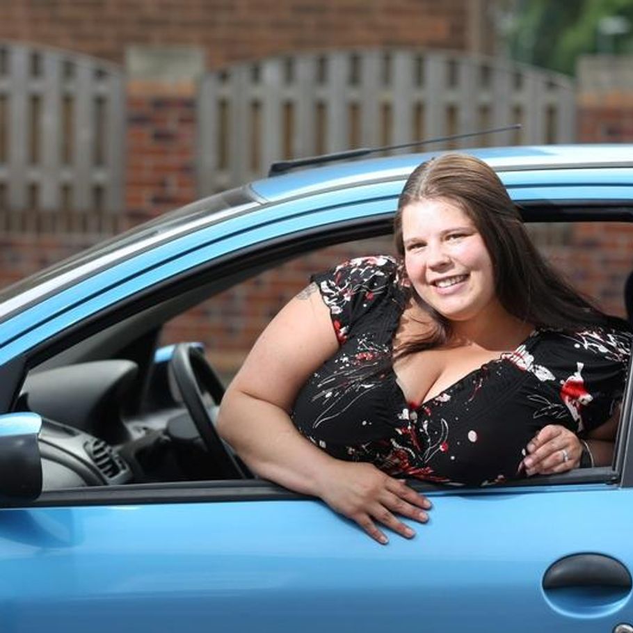 Kvinde i vildt trafikuheld reddet af egne bryster