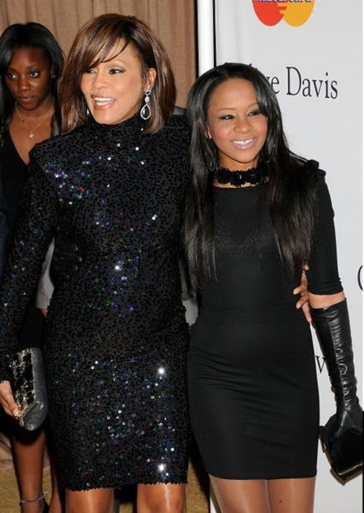Whitney Houston og datteren Bobbi Kristina fik begge et ulykkeligt endeligt. Foto: Bulls