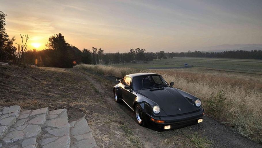 Porschen, der blev Steve McQueens allersidste bil, er netop solgt på auktion (Foto: mecum.com)