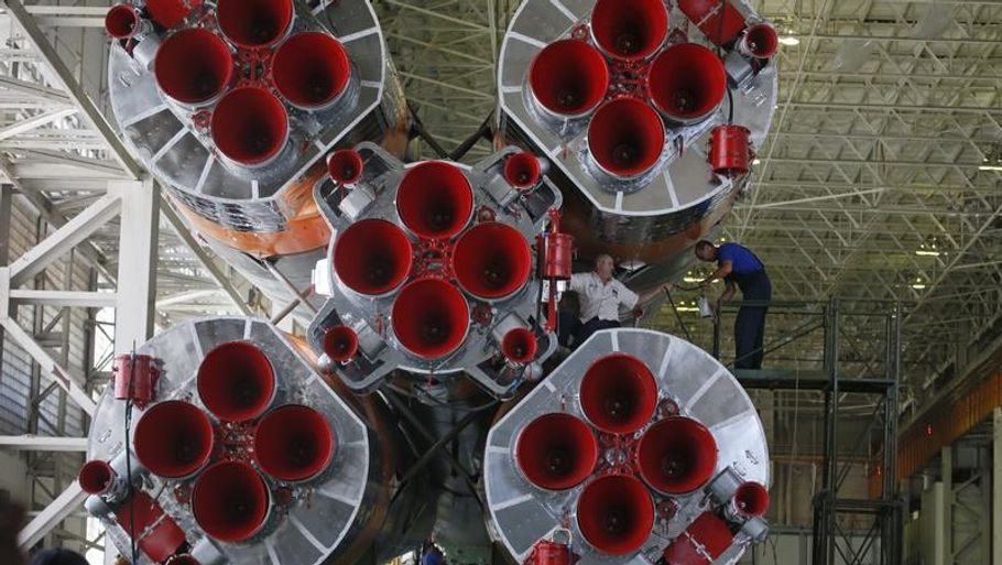 Her er udstødningen til Sojuz-raketten, hvor 300 tons brændstof fyres af på onsdag. AP Photo/Dmitry Lovetsky)