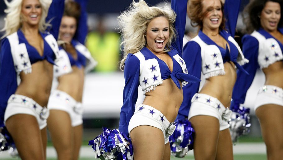 Dallas Cowboys' cheerleadere i aktion - her i 2015. Foto: AP