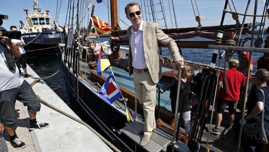 Morten Messerschmidt på skibet Halmå. Sejlturen er under EU's kritiske lup i disse dage (Foto: POLFOTO)
