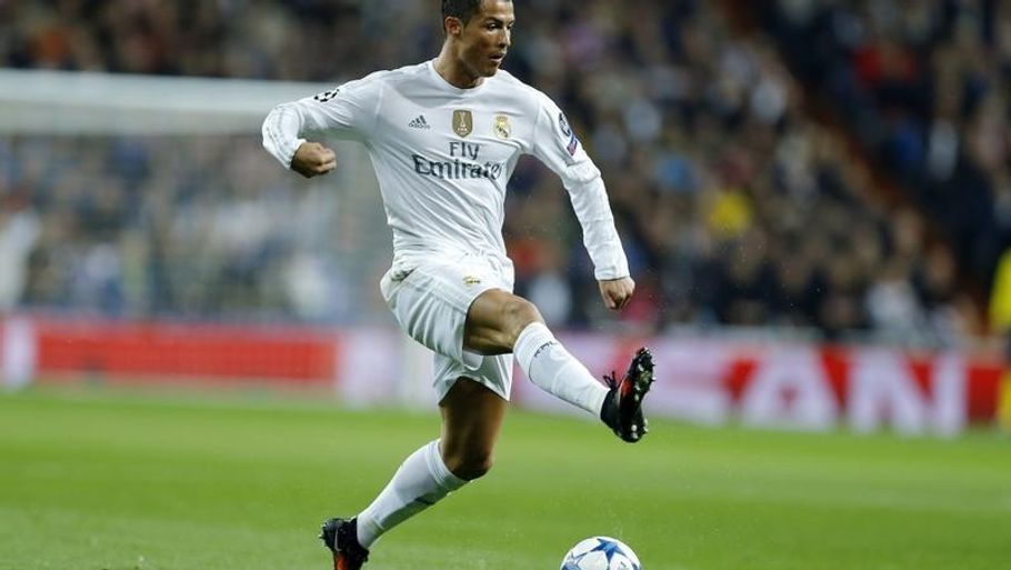 Cristiano Ronaldo udpeger fremtidens stjerner (Foto: AP)