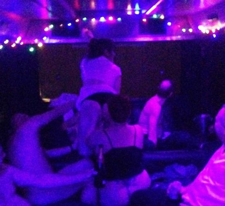 Partybussen var i et par timer en decideret sexbus.