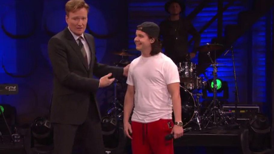 Sådan så det ud, da Lukas var i audiens hos Conan. Nu skal han og bandet snart i endnu et amerikansk talkshow.