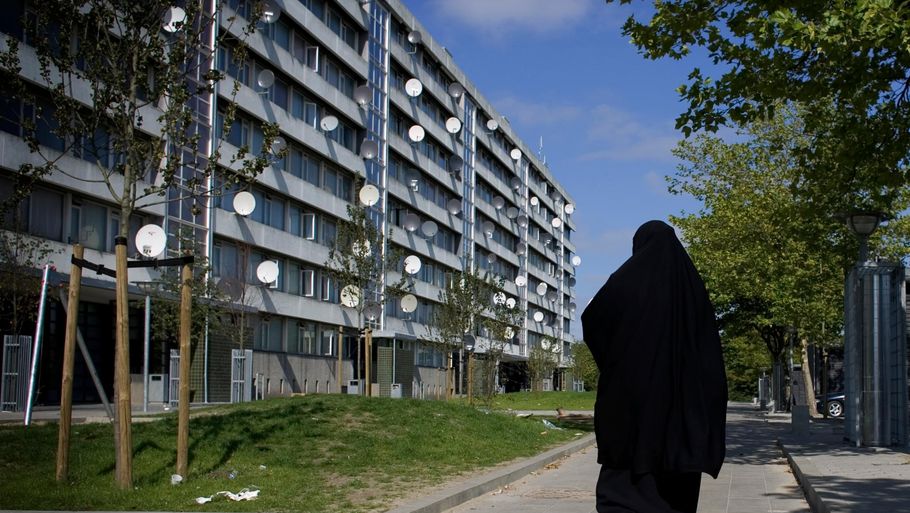 En kvindelig muslim fortæller i en ny australsk dokumentar, at hun frygter at der kommer en dansk lov, der vil smide hende hjem til Iran. Arkivfoto