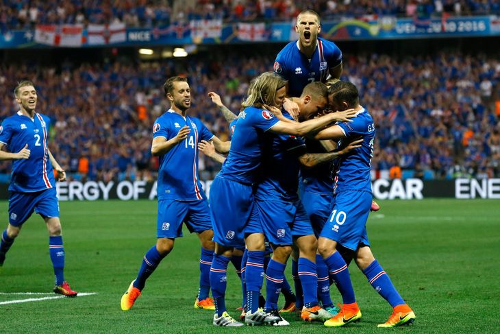 Islandske spillere jubler, men de kommer ikke med i FIFA 17. Foto: AP