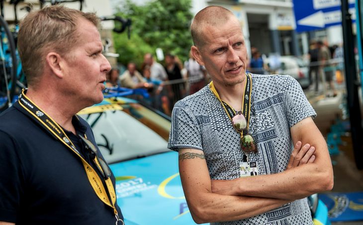 Michael Rasmussen i samtale med Rolf Sørensen under årets Tour de France. Foto: Claus Bonnerup.