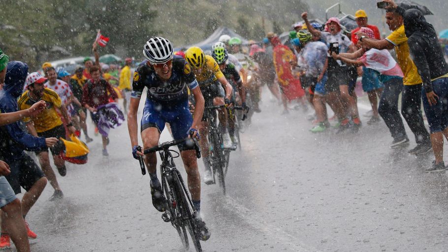 Dan Martin i angreb på vej mod målet i Andorra i årets Tour de France. (Foto: AP)