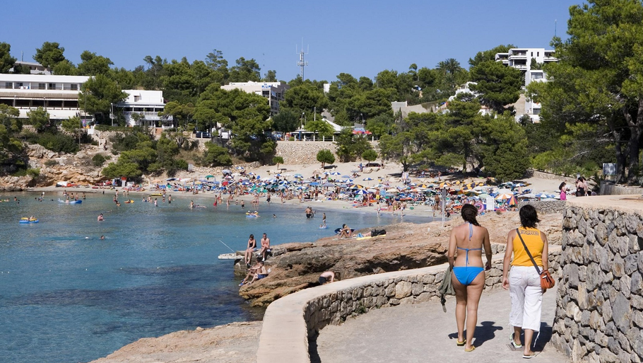 Ibiza er et populært feriemål, og mange udbyder rejser hertil. Men du skal passe på, hvis du køber din ferie hos et udenlandsk firma. Går det konkurs, så er der ingen hjælp at hente i Danmark. Foto: Look
