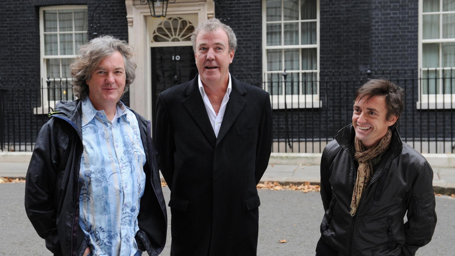 De tre tidligere Top Gear-værter er snart færdige med at optage deres nye show 'The Grand Tour'. Det er James May i den lyseblå skjorte. Foto: Stefan Rousseau/AP