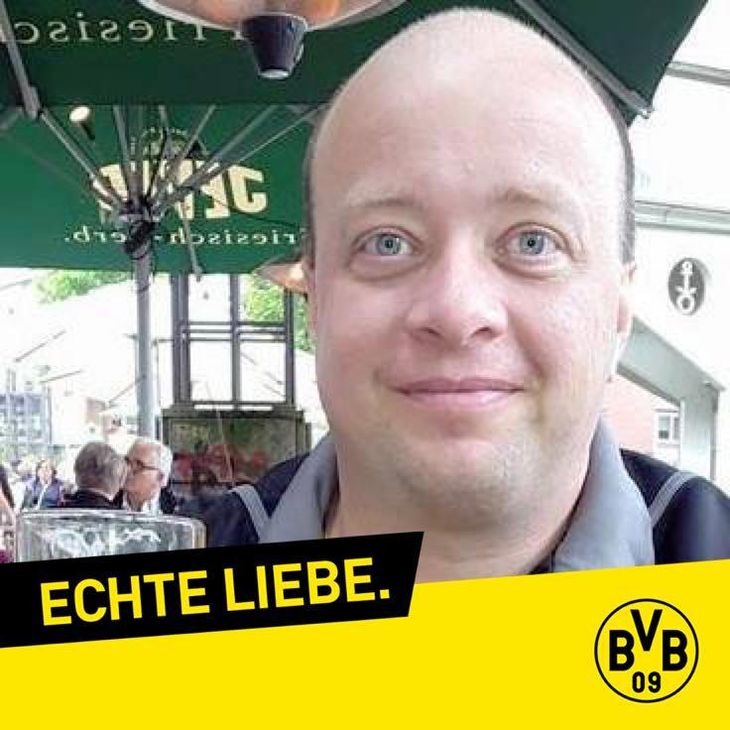 Allan Mortensen står bag indsamlingen. Her viser han sin støtte til fodboldklubben Dortmund. Foto: Facebook