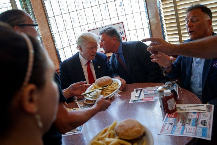 Donald Trump elsker burger og 'fritter'. (Foto: AP)