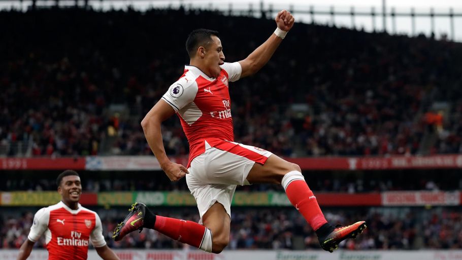 Alexis Sánchez er høflig og siger, at han gerne vil blive sin kontrakt ud i Arsenal - han elsker London og vil gerne til en klub, der vinder noget. Foto: AP/Matt Dunham