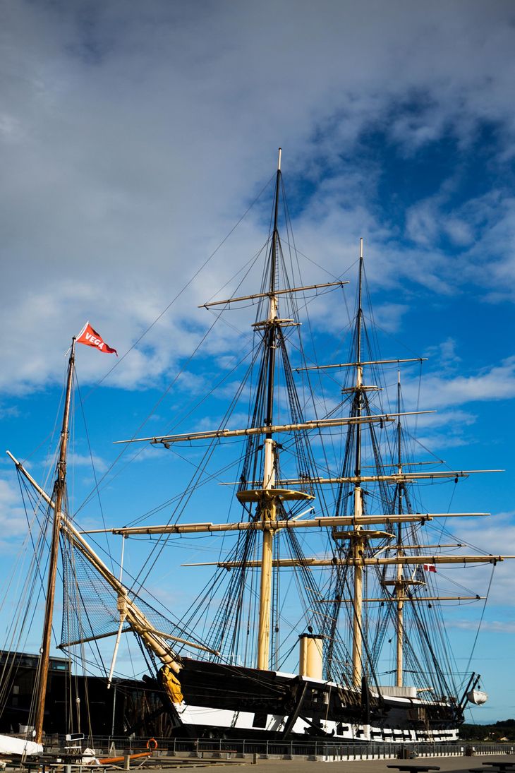 Fregatten Jylland er verdens længste træskib. Her kan man udforske skibet og fantasere sig tilbage til 1880'ernes farefulde togter. Foto: Polfoto