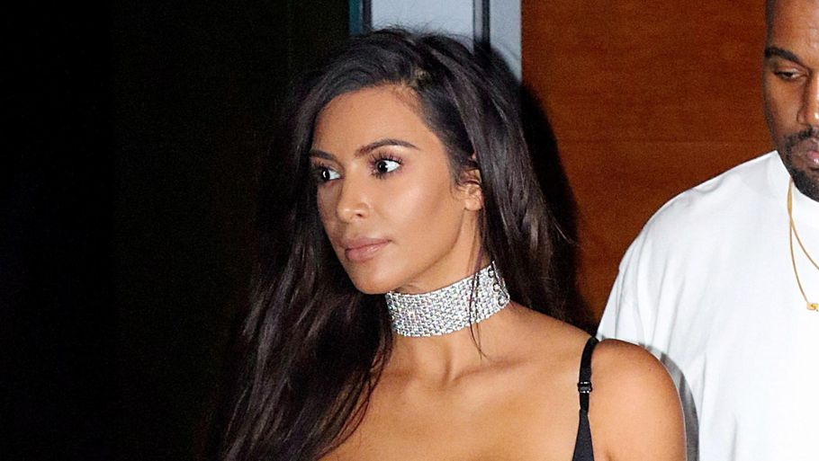 Kim Kardashians bagdel er verdensberømt for sine perfekte kurver og glatte hud. Det har et par nye billeder fra en ferie i Mexico nu vendt op og ned på. Foto: insight media/All Over Press