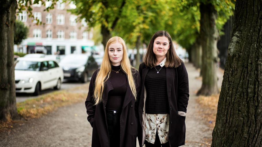 Hannah Houlind (tv) og Nikoline Bredmose blev snydt af boligsvindlere og tabte 28.000 kroner. Foto Rasmus Flindt Pedersen