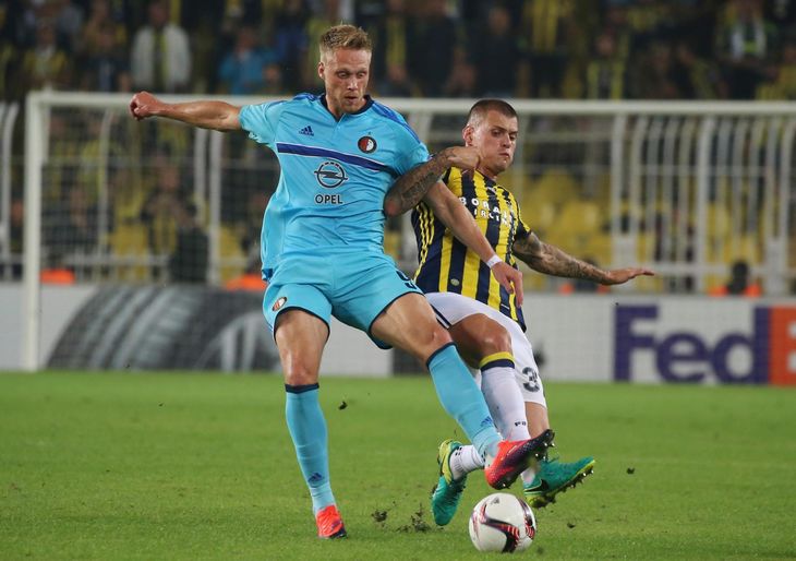 Nicolai Jørgensen i aktion i Europa League mod Fenerbahce. Søndag nettede han mod Willem II Tilburg, hvilket gør ham til delt topscorer i Æresdivisionen. Foto: AP 