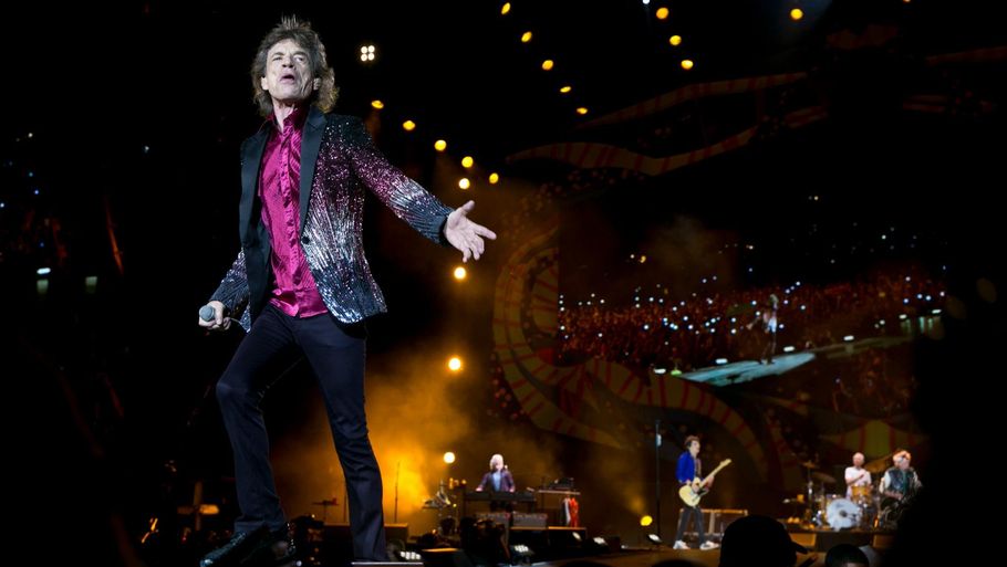 The Rolling Stones ruller gennem ørkenen i dag - og bandet slipper nyt bluesalbum 2. december. Foto: AP