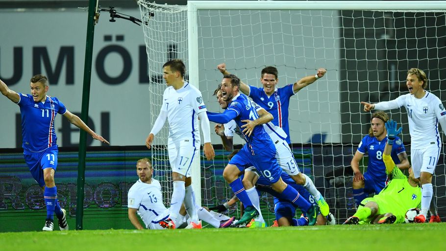 Islands 3-2-scoring i overtiden af VM-kvalifikationskampen mod Finland burde nok aldrig have været godkendt. Foto: Mustafa Yalcin/Anadolu Agency/Getty Images.