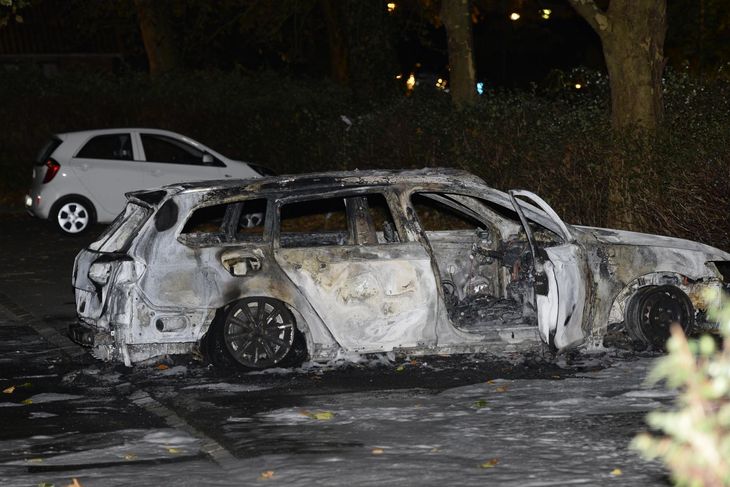 Den udbrændte VW Passat blev fundet i Lyngby.