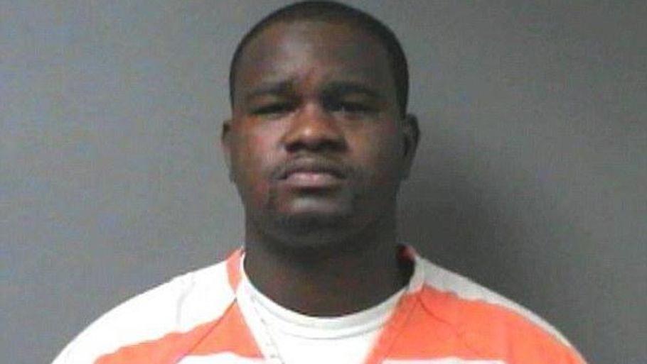 25-årige Curtis Harris i orange-stribet fangedragt efter anholdelsen for salg af stoffer. (Foto: Walker County Sheriff-s Office)
