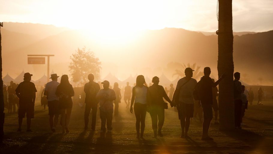 75.000 er valfartet til en polobane i Coachella Valley for at opleve en række aldrende ikoner. Foto: All Over