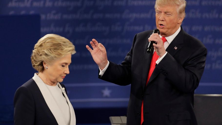Trump i direkte tv-duel med Hillary Clinton under valgkampen. Foto: AP Photo/Patrick Semansky
