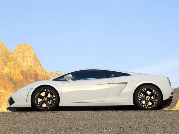 Den hvide Lamborghini vækkede opsigt i lokalområdet. Foto: PR