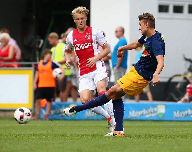 Kasper Dolberg har i denne sæson for alvor slået igennem for Ajax, hvor han er fast mand. Nu banker han på til landsholdet. Foto: All Over Press