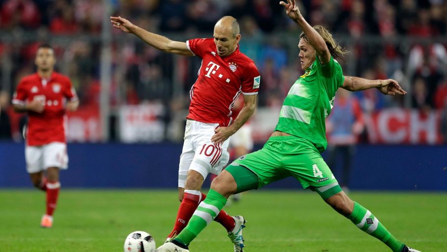Jannik Vestergaard og Gladbach kunne ikke stå imod Bayern Münchens offensive kvaliteter og tabte 2-0. Foto: AP