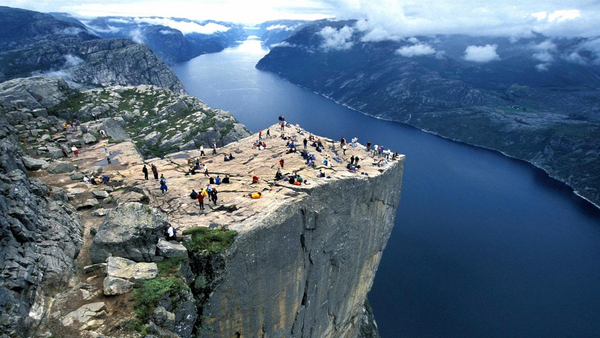 Hollywoodstjerner til Preikestolen