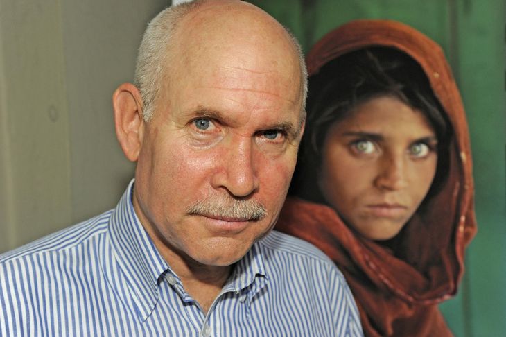 Det var fotografen Steve McCurry, som tog det ikoniske foto af den afghanske flygtningepige i 1984. Det kom på forsiden af National Geographic i 1985. Foto: Gino Begotti