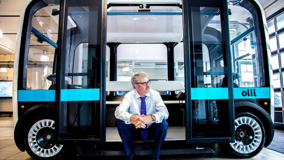 Her ses Henrik Schärfe, direktør for Fonden Autonomous, der vil sætte den selvkørende bus 'Olli' på de Vesthimmerlanske gader. Foto: Peter Thomsen/Fonden Autonomous